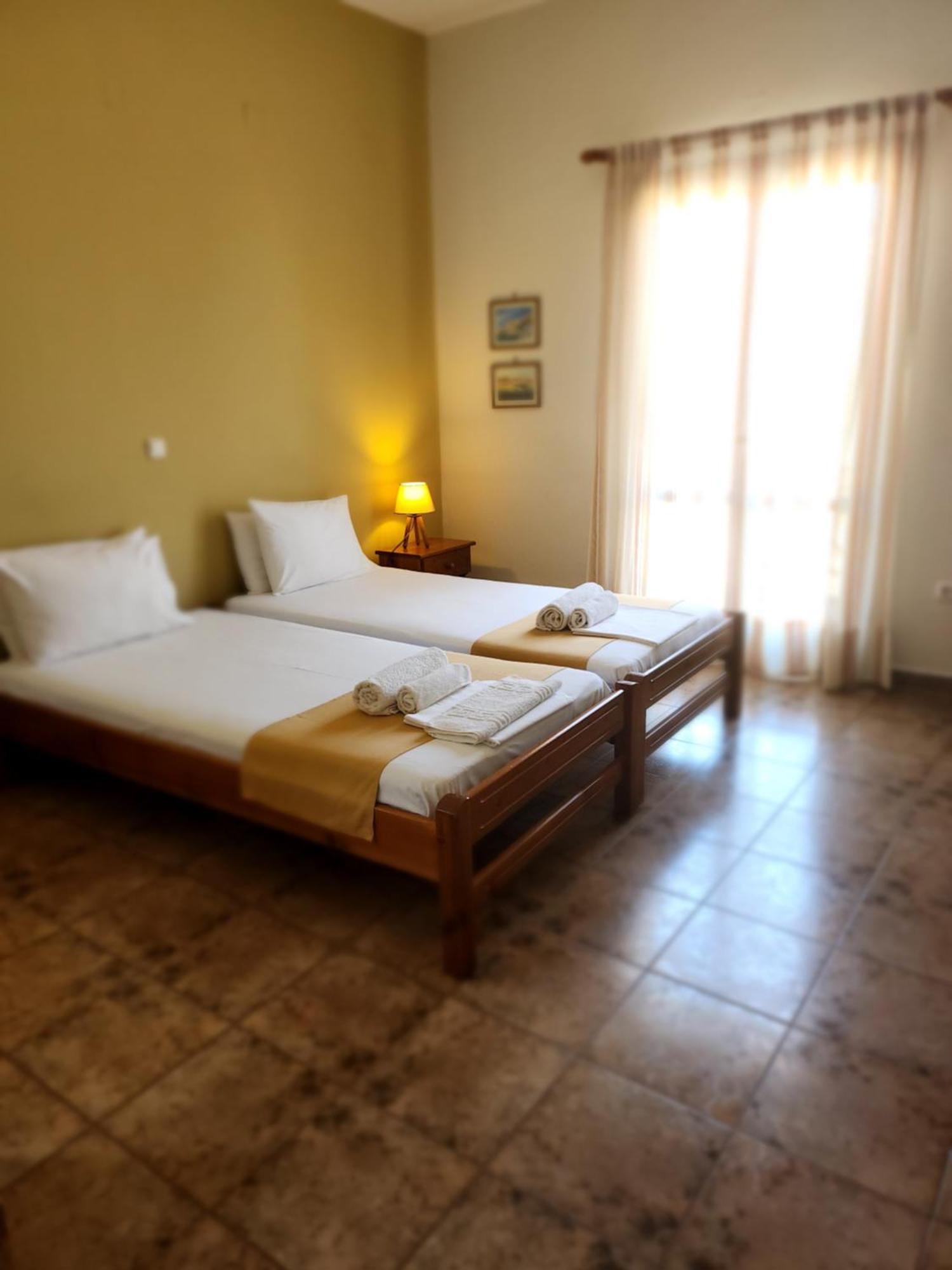 Theodorou Hotel Azolimnos Syros Room photo