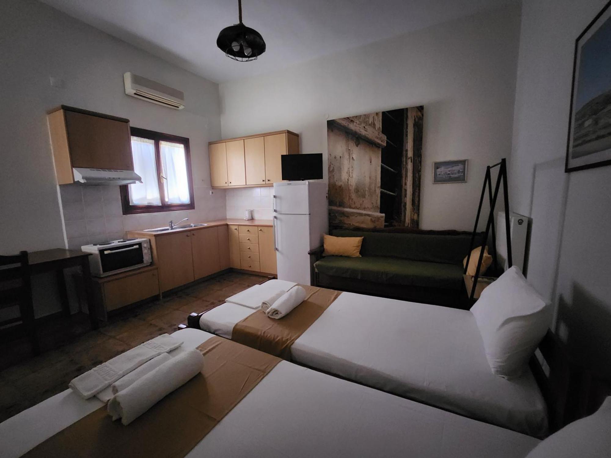 Theodorou Hotel Azolimnos Syros Room photo