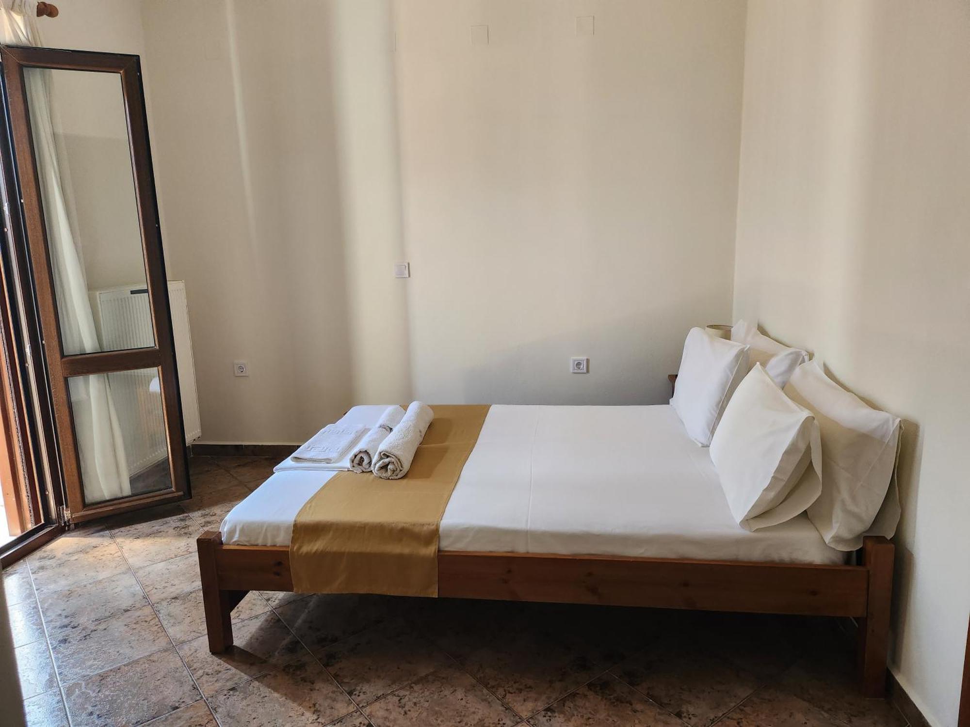 Theodorou Hotel Azolimnos Syros Room photo